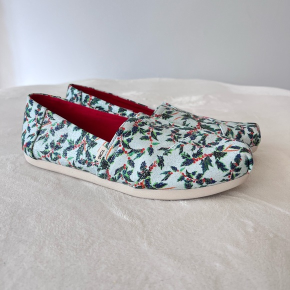Tom’s women’s Holly Christmas slip on shoes - Picture 1 of 6